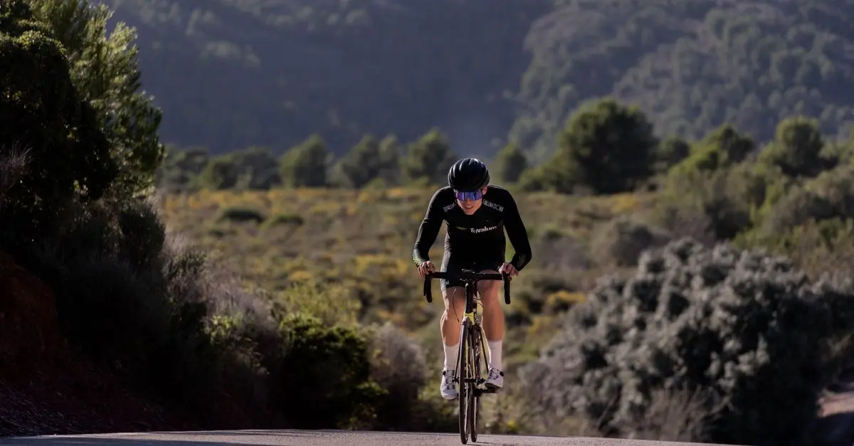 Comment bien choisir son matériel de cyclisme pour débutants