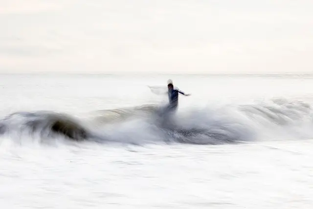 Comparatif des meilleurs équipements de surf pour débutants