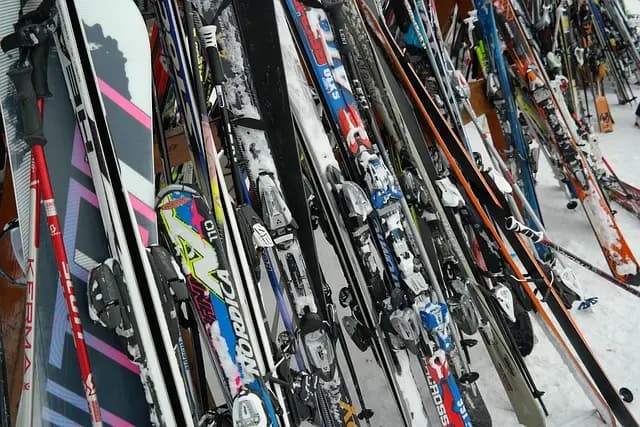 Comment choisir le bon matériel de ski pour votre niveau