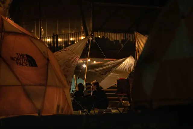 Comment bien choisir son équipement de camping pour débuter