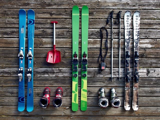 Comment choisir le bon équipement de ski pour débutants